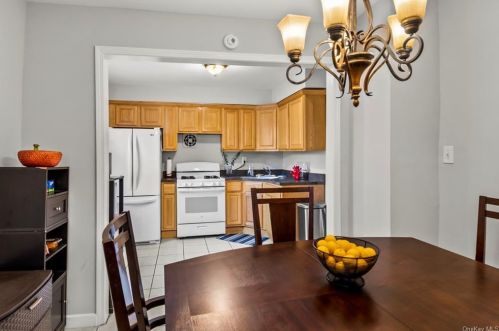 828 226th St, Bronx NY  10466-4419 exterior