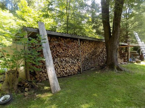 646 Branchville Rd, Ridgefield CT  06877-6128 exterior