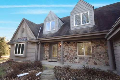 719 Waterville Lake Rd, Oconomowoc, WI 53066-8725