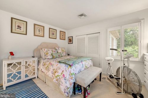 71 Tunbridge Rd, Haverford PA  19041-1038 exterior