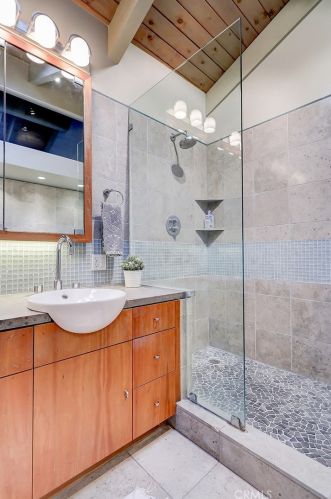 220 Beryl St, Redondo Beach CA  90277-2111 exterior
