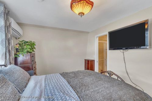 57 Barberie Ave, Monmouth Hills NJ  07732-1518 exterior