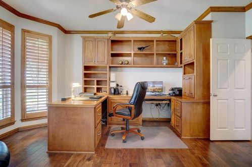 1305 Oak Dr, Lewisville TX  75028-3604 exterior
