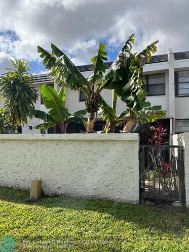 2528 38th Ave, Hollywood FL 33021-1356 exterior