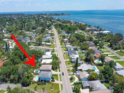 3510 Overlook Dr, Saint Petersburg, FL 33703-5538