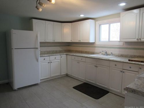 27 Brook St, Norwich, CT 06360-3707