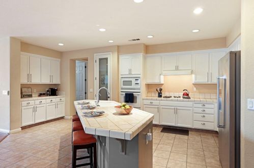 767 Red Barn Pl, Lathrop CA  95330-8975 exterior