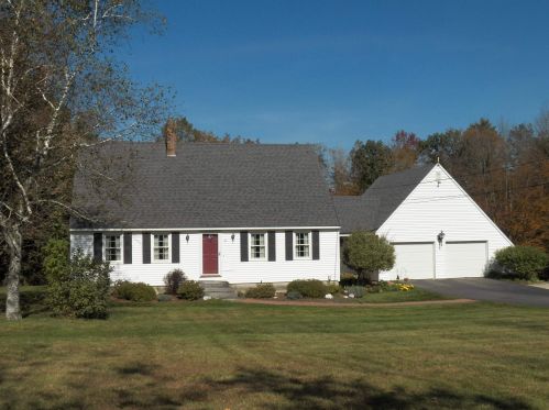 41 Ridge Rd, Deerfield, NH 03037-1402