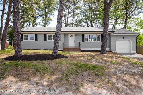 345 Dogwood Dr, Bricktown, NJ 08723-5982