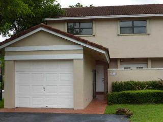 8918 113th Place Cir, Miami, FL 33176-1173