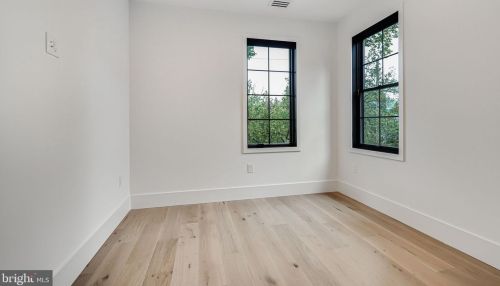 4915 Western Ave, Washington DC  20016-4319 exterior