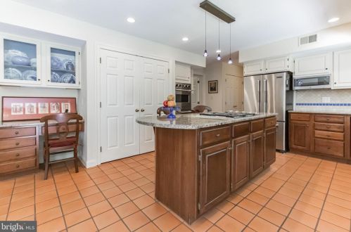 131 Knoxlyn Farm Dr, Kennett Sq PA  19348-2700 exterior