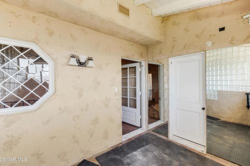 3192 Sycamore Dr, Simi Valley CA 93065-2703 exterior