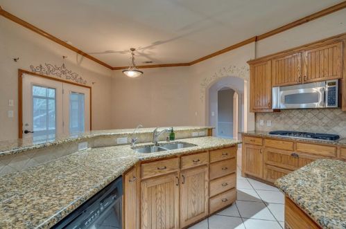 6109 Gateridge Dr, Lewisville TX  75028-2396 exterior