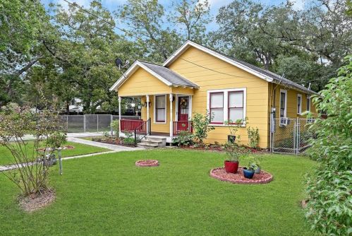 217 Saunders St, League City, TX 77573-3831