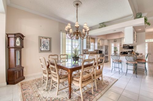 8208 Palm Hammock Ln, Hobe Sound FL 33455-8223 exterior