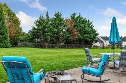 5924 Elderberry Dr, Orefield PA  18069-8811 exterior