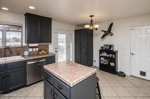 2400 Tigertail Dr, Lake Havasu City AZ  86403-4975 exterior