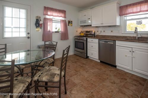 6 Elmwood Pl, Leonardo NJ  07737-1347 exterior