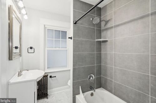 406 Ashland Ave, Manor PA  19036-1722 exterior