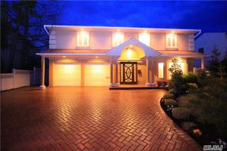3923 Carrel Blvd, Rockville Centre, NY 11572-5967