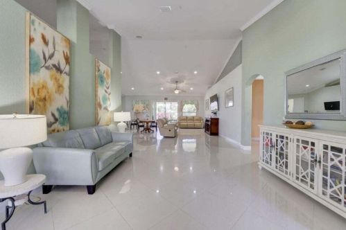 160 Saratoga Ave, Fort Pierce FL  34953-5974 exterior