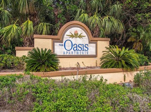 2118 Arbour Walk Cir, Naples FL  34109-6852 exterior