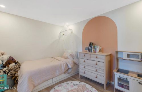 1268 Black Canyon Rd, Simi Valley CA 93063-4609 exterior