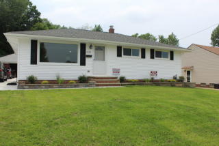 2382 Stanford Dr, Willowick, OH 44092-2452