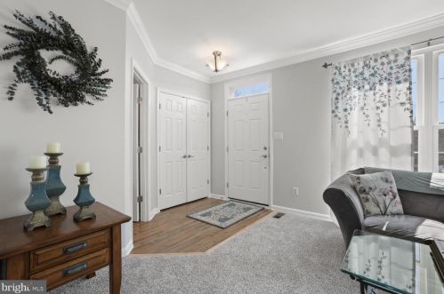 8806 Howland Pl, Bristow VA  20136-5708 exterior