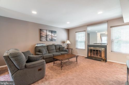 334 Independence Dr, Southampton, PA 18966-2793