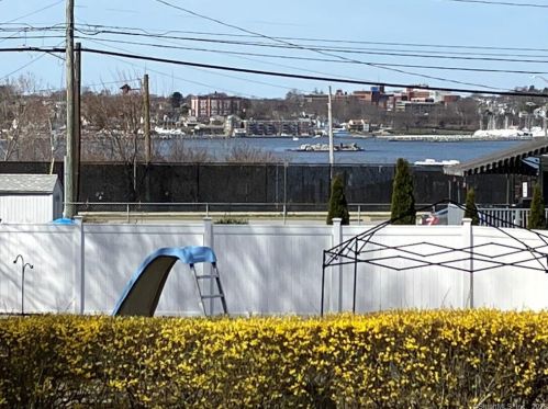 15 Triton Pl, Groton, CT 06340-5127