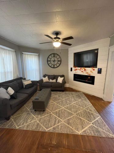 232 Oakwood Ave, Marietta, OH 45750-2426