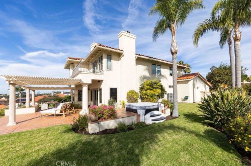 4565 Sea Bluff Cir, Carlsbad CA  92008-3671 exterior