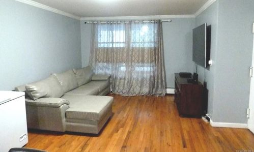 652 Crotona Park, Bronx, NY 10457-6644