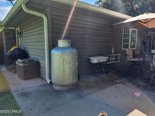 7015 Magnolia St, Beaufort SC  29906-6857 exterior