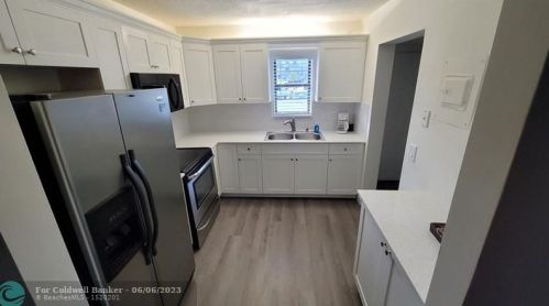 9273 8th St, Boca Raton, FL 33428-6806