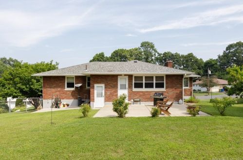 433 Highland Dr, Waterbury, CT 06708-3651
