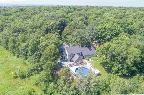 6649 Ledgetop Dr, Wayside, WI 54126-9786