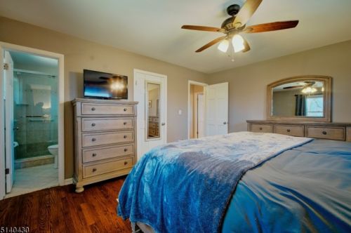 1 Pinewood Ct, Flemington NJ 08822-4909 exterior