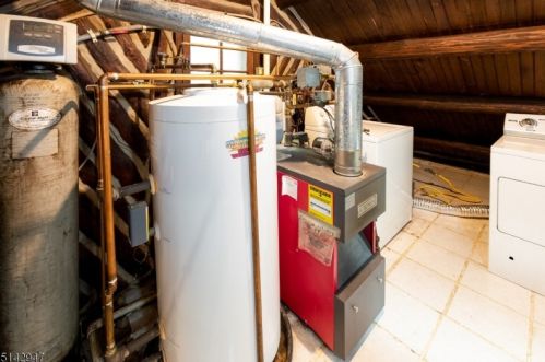 112 Pinecliff Lake Dr, West Milford Lakes NJ  07480-1378 exterior