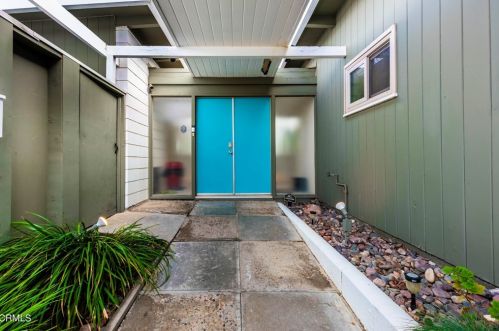 1815 Ridgewood Dr, Bakersfield CA 93306-3831 exterior