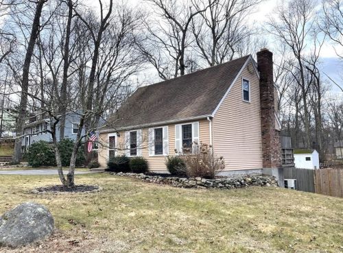 19 Maplewood Dr, East Lyme, CT 06333-1522