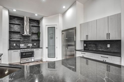 6434 12 St, Phoenix AZ 85086-4804 exterior