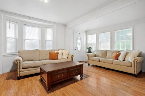 4 Hill St, Salem NH  03079-2538 exterior