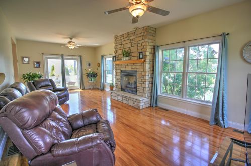 710 Willow Bend Dr, Waterford WI  53185-4281 exterior