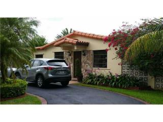 9730 28th St, Miami, FL 33165-3016