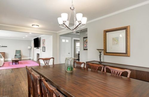 1701 Friendly Ave, Greensboro NC  27403-1238 exterior