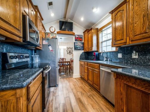 12535 Foothill Dr, Dallas TX  75253-3613 exterior