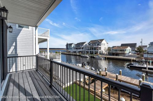 1217 Niihau Dr, Lacey NJ  08731-4702 exterior